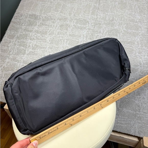 Baggallini Black Fifth Avenue Weekender Duffle Zipper Travel Bag - Picture 4 of 8